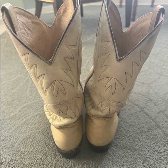 Vintage White Cowboy Boots - Picture 3 of 7